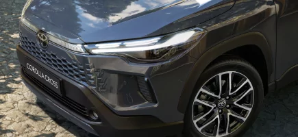 нова toyota corolla cross фото